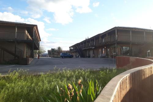 Tombstone Motel - photo 9