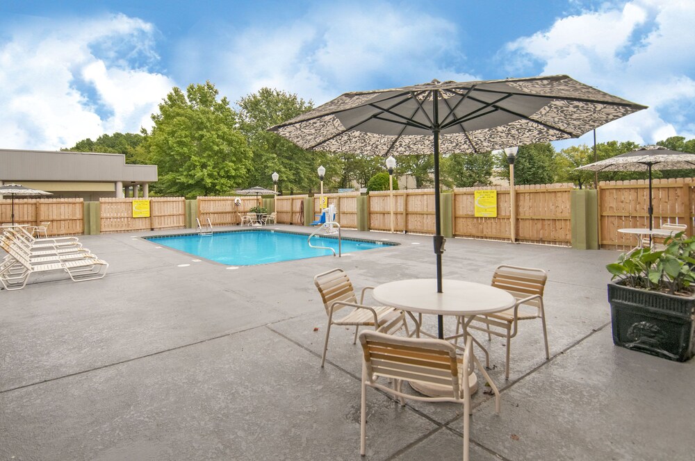 Super 8 by Wyndham Little Rock Otter Creek - photo 13