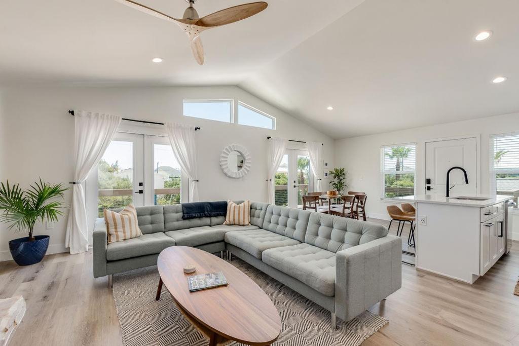 Bright New Beach House with In Law Suite 2 Blocks To Beach — 4-Star Luxury Hotel in Saint Augustine, United States