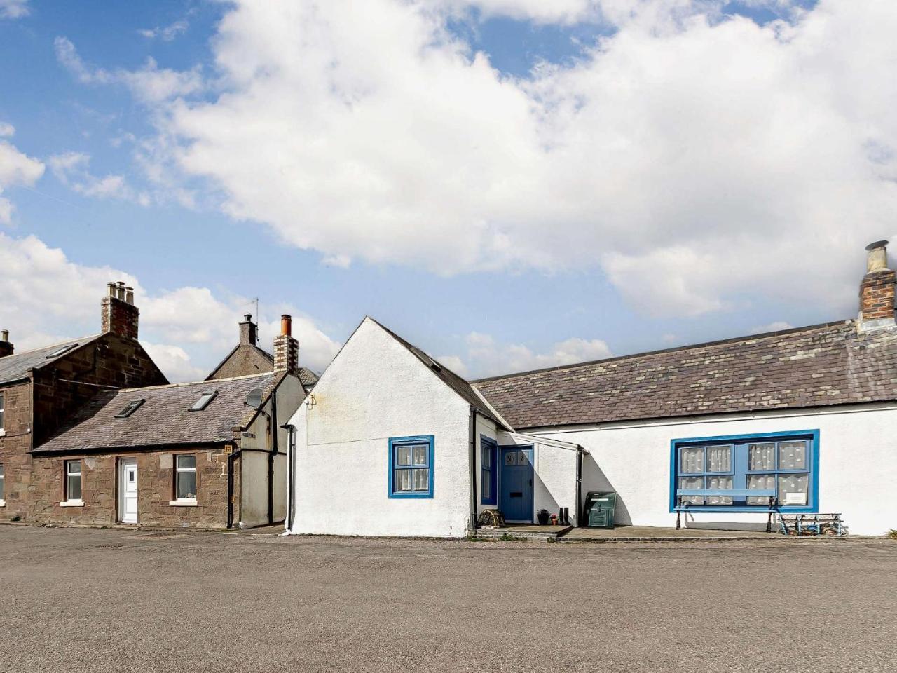 2 Bed In Johnshaven An48m — Montrose