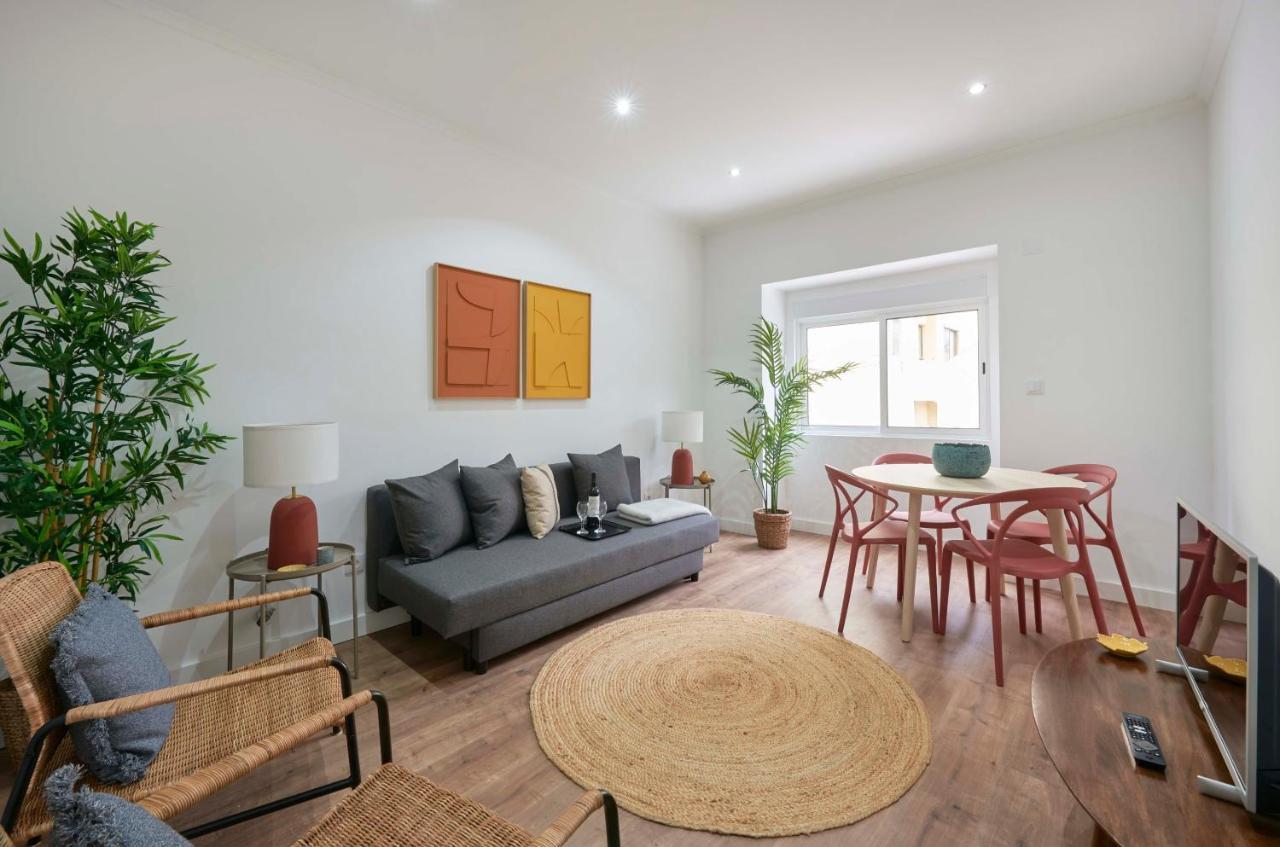 Spacious And Light Filled 4br Apartment By Timecoler 17767233 — Amadora