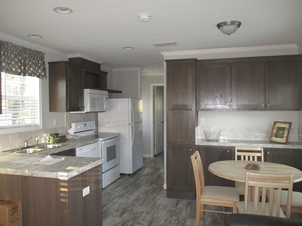 Settler's Rest RV Resort - photo 3