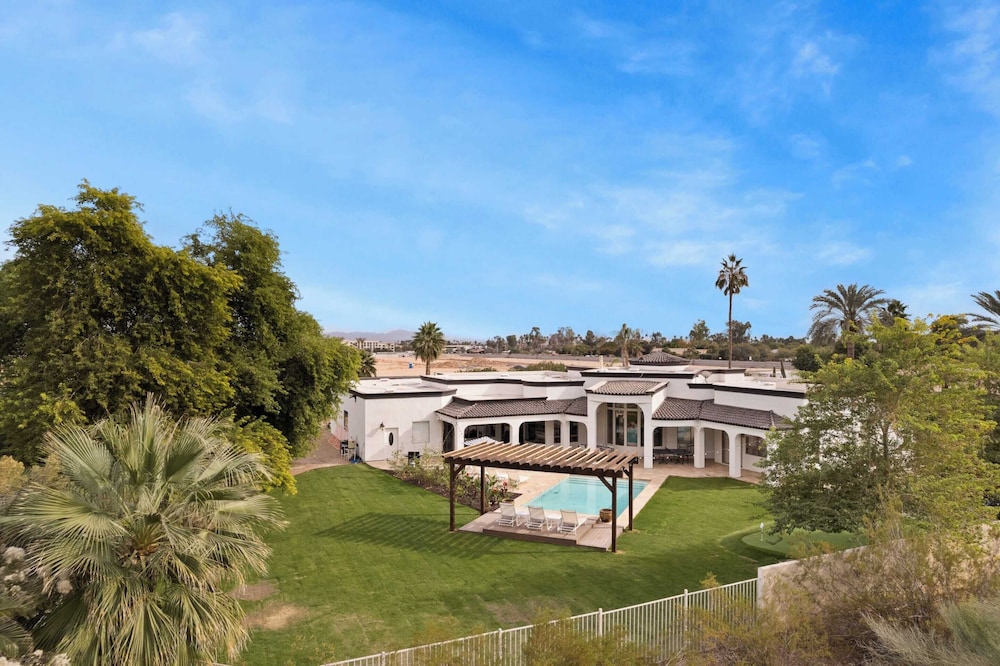 Sleeps 19 7bdr Estate Sports Court Putting Green Pool Farrier by Avantstay - photo 46