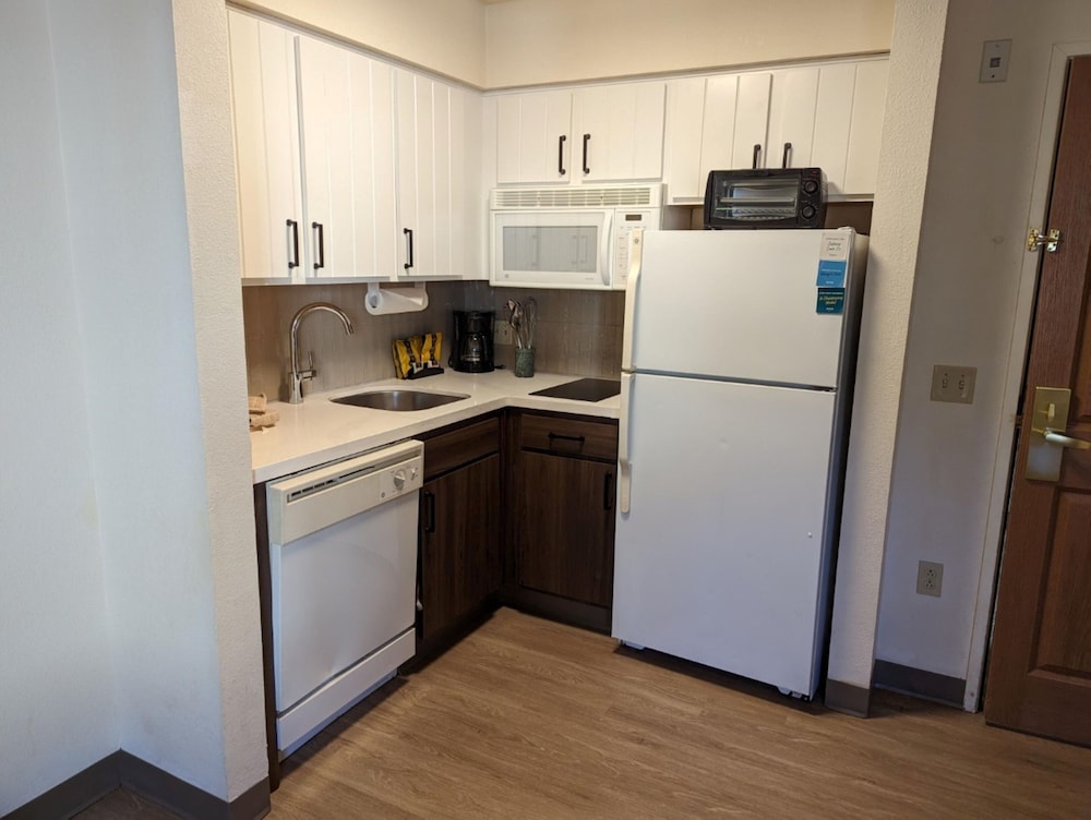 Staybridge Suites Allentown Bethlehem Airport by IHG - photo 9