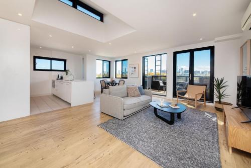 Mr Gipps by Property Mums — 4-Star Luxury Hotel in Melbourne, Australia