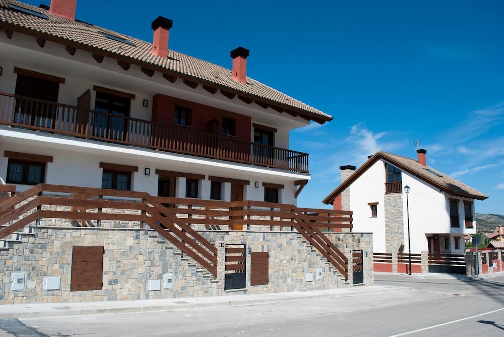 Residencial Massana — hotel in Alcala De La Selva