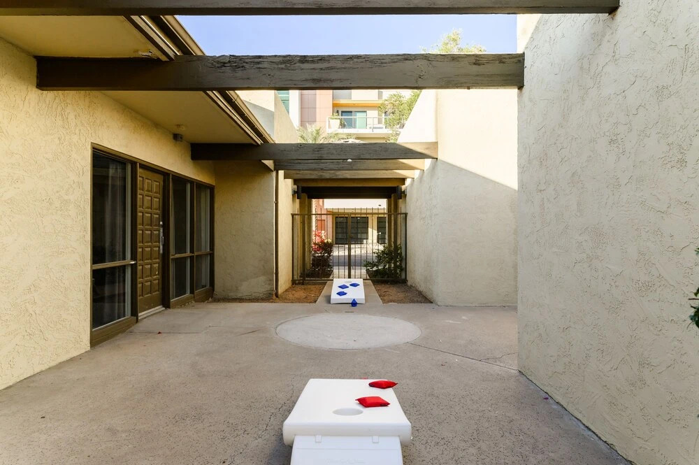 Stellar By Avantstay Modern Artist's Loft in Old Town w Patio - photo 11
