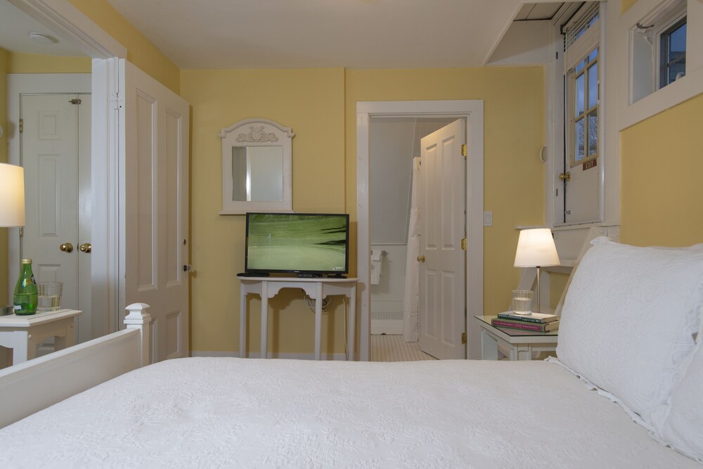 Liberty Hill Inn - photo 36