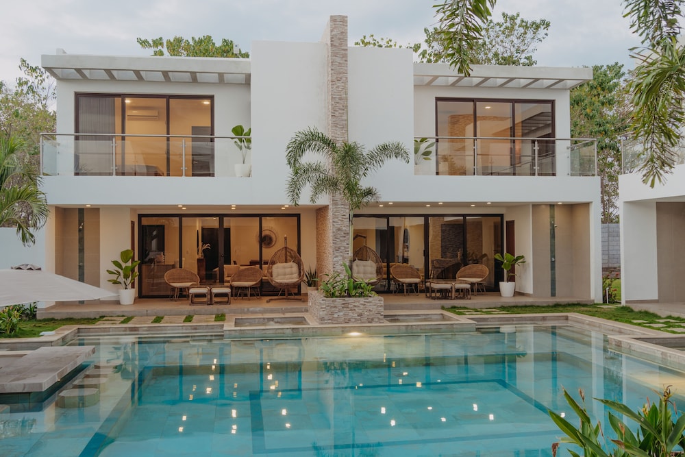 Villas Oazis — 4-Star Luxury Hotel in Taxisco, Guatemala