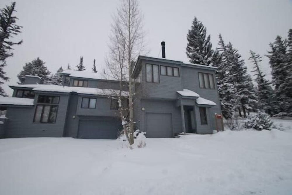 Red Fox Town home 3 Bedroom Apartment by Key to the Rockies — 4-Star Luxury Hotel in Dillon, United States