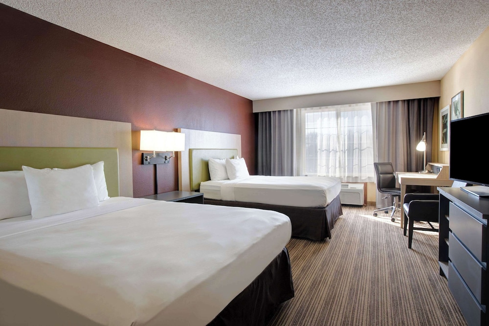 Comfort Inn & Suites St. Paul Northeast - photo 18