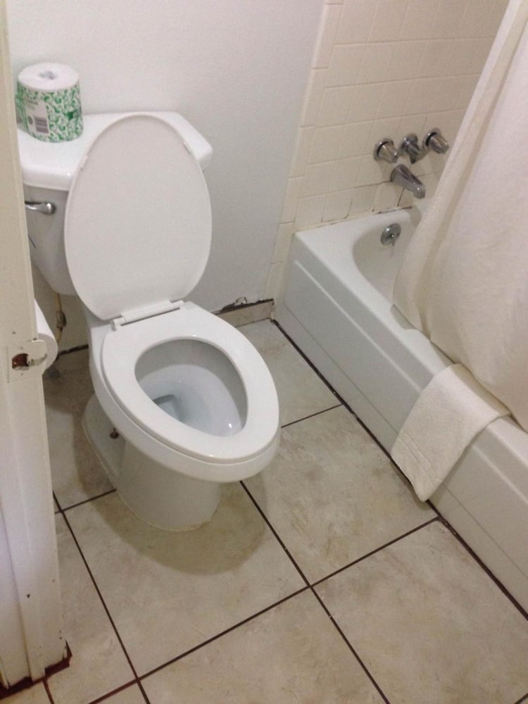 Sportsman Inn and Suites - photo 10
