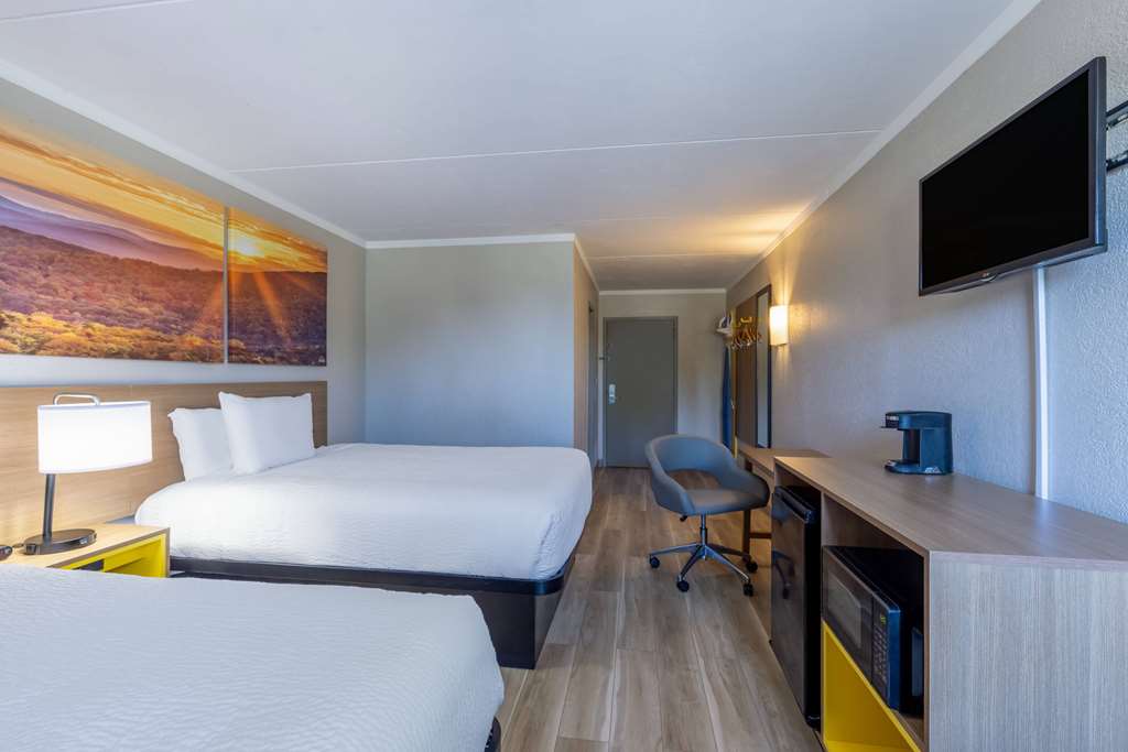Days Inn & Suites by Wyndham Fort Bragg Cross Creek Mall - photo 18