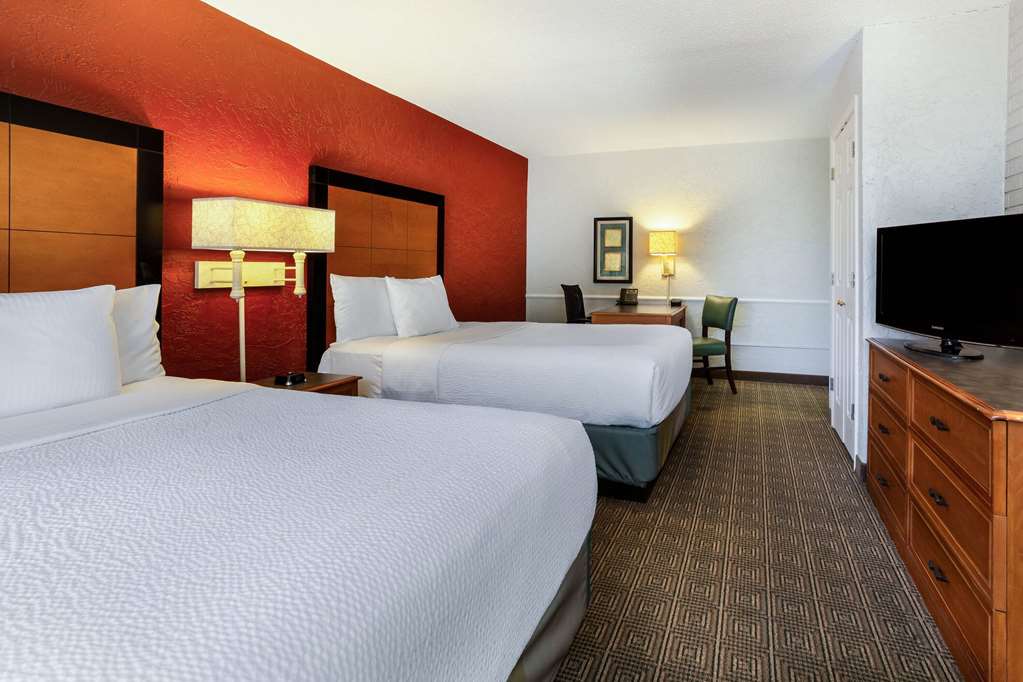 La Quinta Inn Tampa Airport Stadium Westshore - photo 7