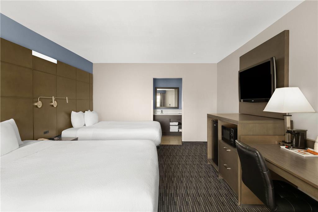 Travelodge Inn & Suites by Wyndham Anaheim on Disneyland Dr - photo 10