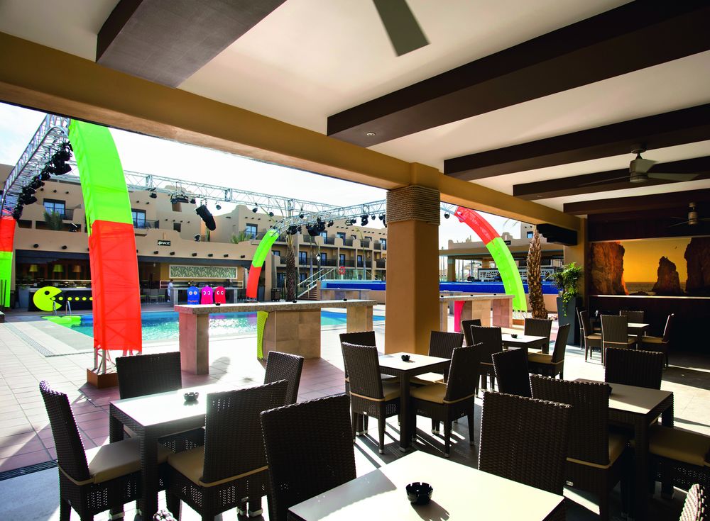 Poolside Bar