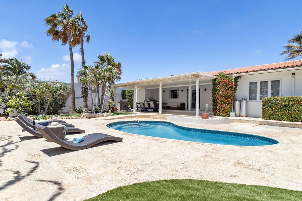 4br4ba w Private Pool Walking Distance to Ritz in Noord, Aruba