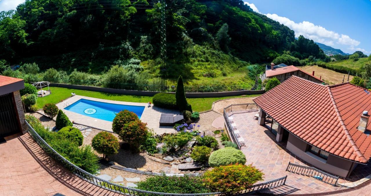 Sarren Villa Pool — 4-Star Luxury Hotel in Bermeo, Spain