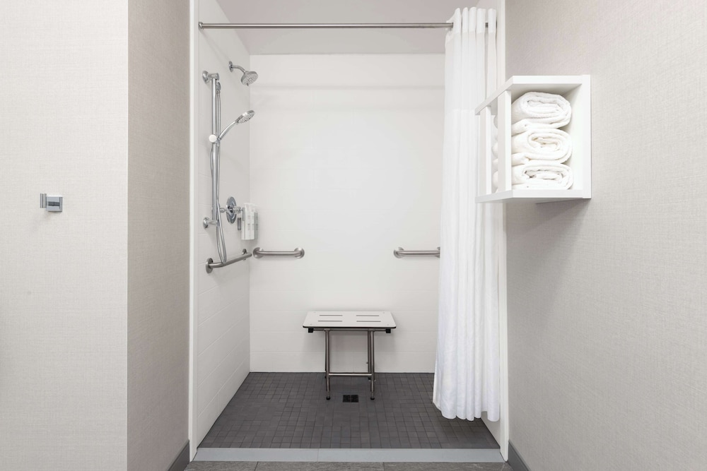 Hampton Inn & Suites Manteca - photo 39