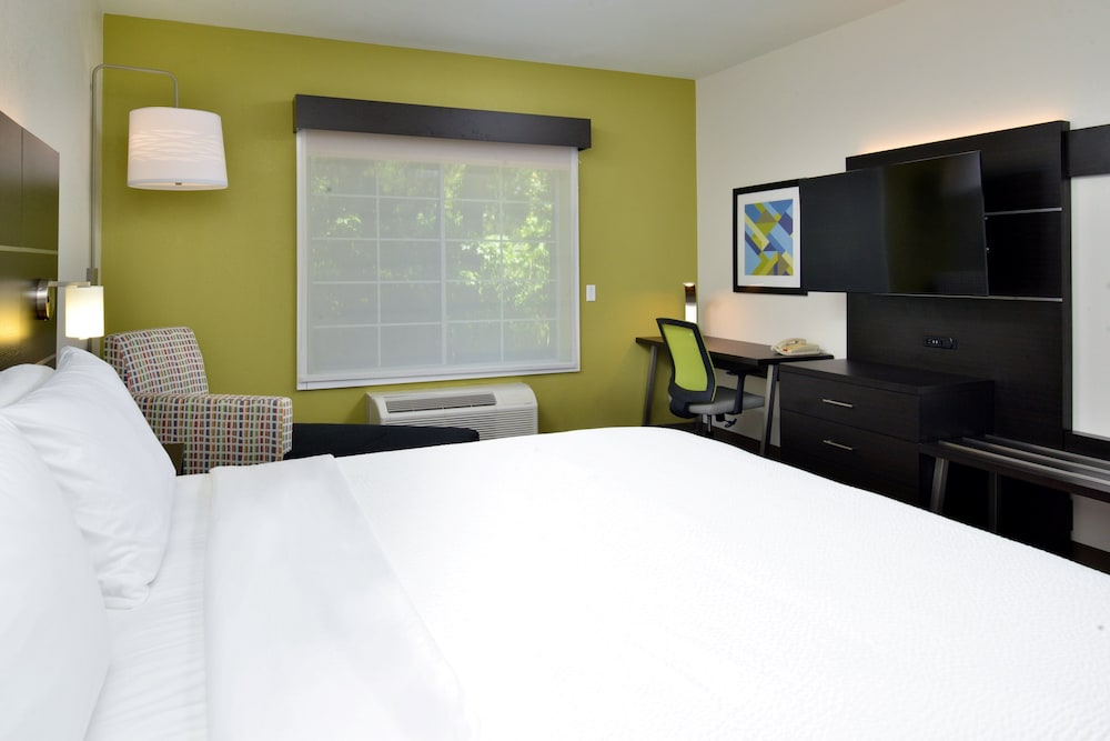 Holiday Inn Express & Suites Carthage by IHG - photo 37