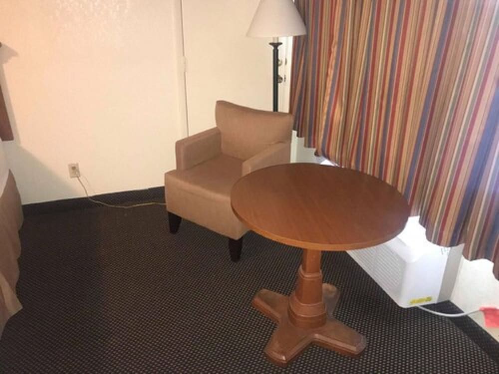 Days Inn by Wyndham Abilene - photo 10