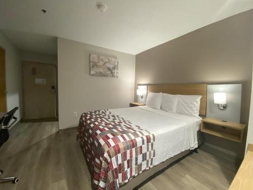 Microtel Inn & Suites by Wyndham Winston Salem - photo 9