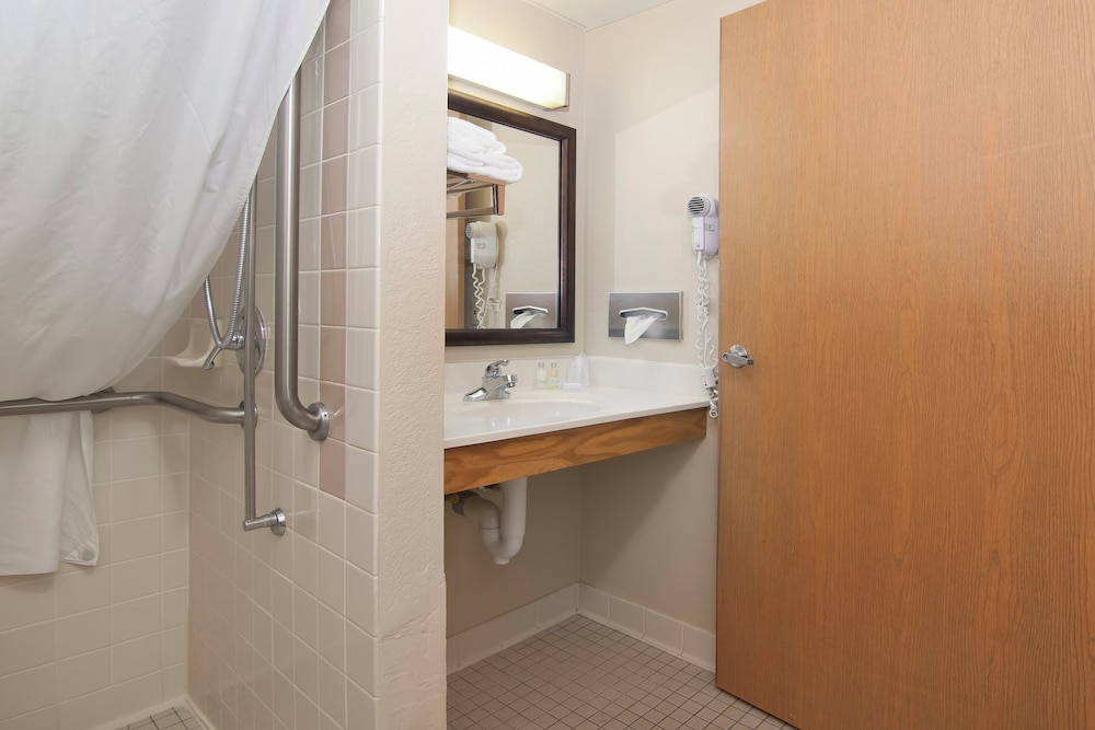 Boarders Inn & Suites by Cobblestone Hotels Faribault - photo 51