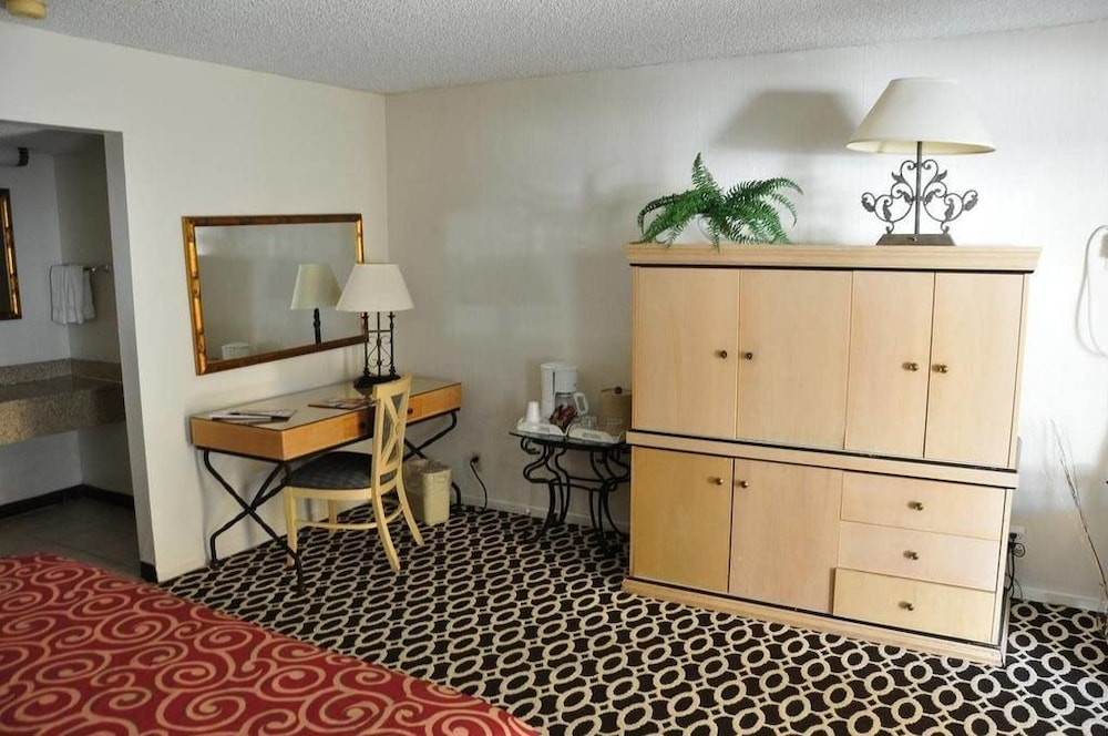 Delos Reyes Palm Springs - photo 17