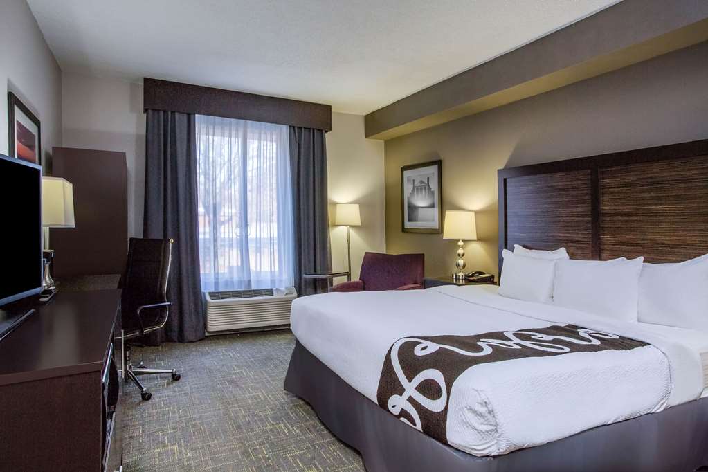 La Quinta Inn & Suites by Wyndham Lynchburg at Liberty Univ. - photo 22