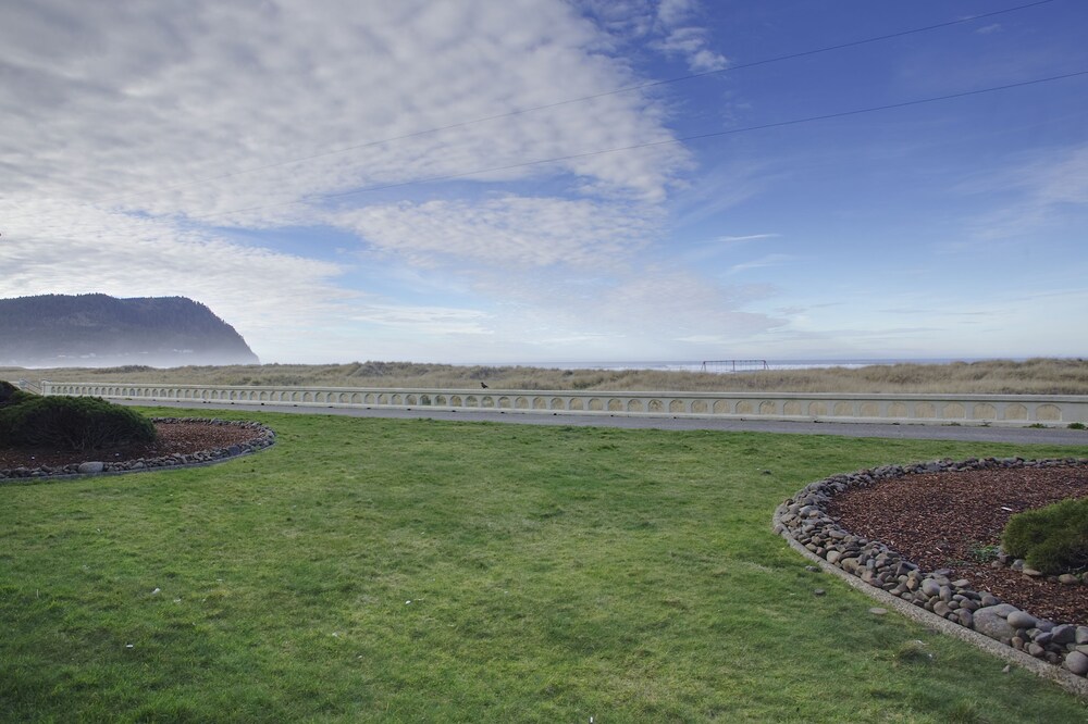 Hi Tide Oceanfront Inn - photo 47