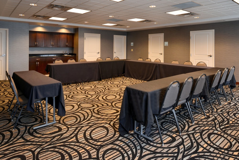 Holiday Inn Express & Suites Greenfield by IHG - photo 39