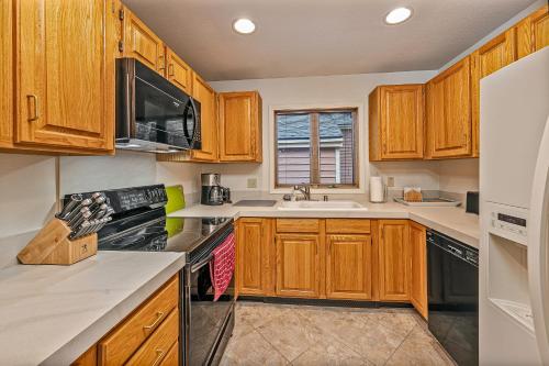 5 McCloud Bright and Quaint Living — Incline Village — photo 5