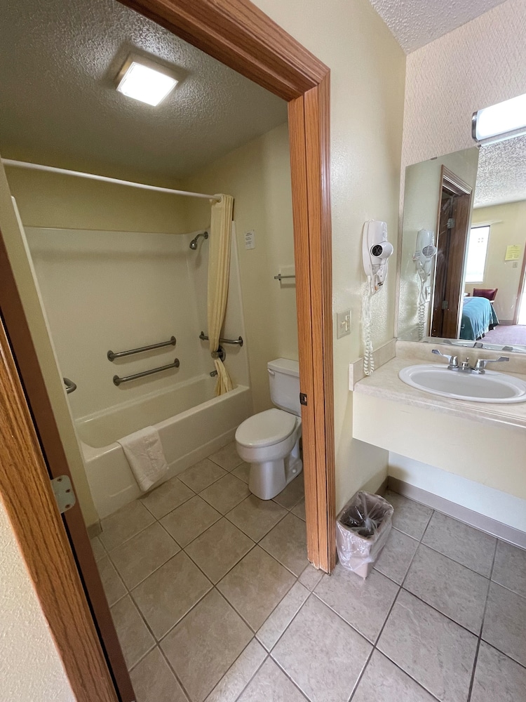 Executive Inn Of Mountain Home - photo 21