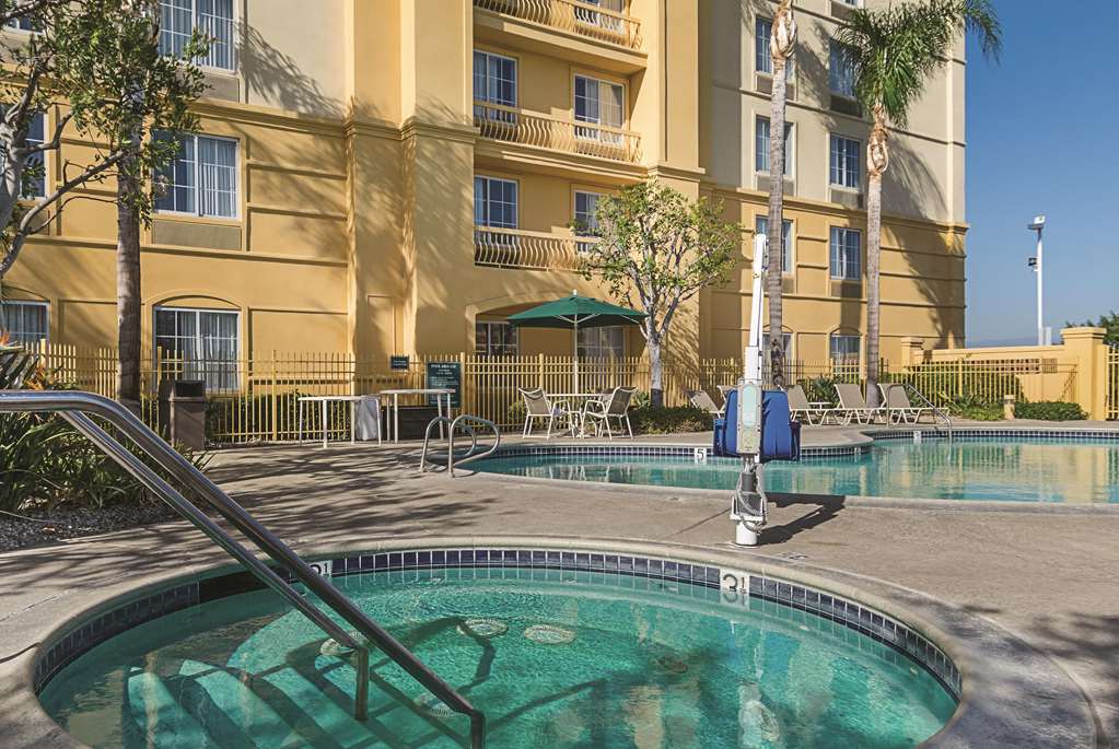 La Quinta Inn & Suites by Wyndham Ontario Airport - photo 11