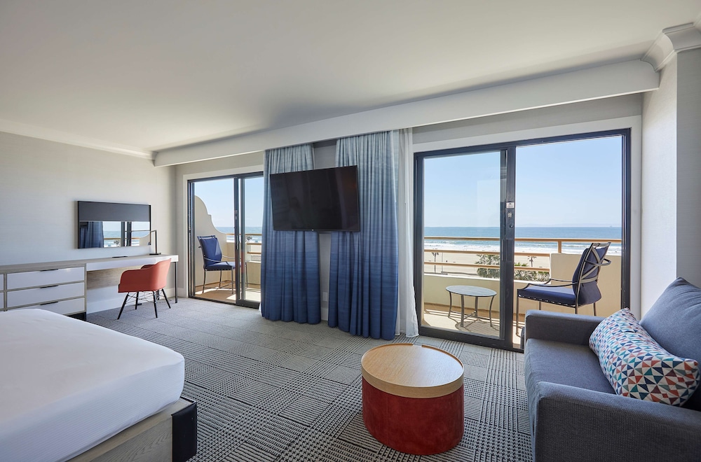 The Waterfront Beach Resort A Hilton Hotel - photo 112
