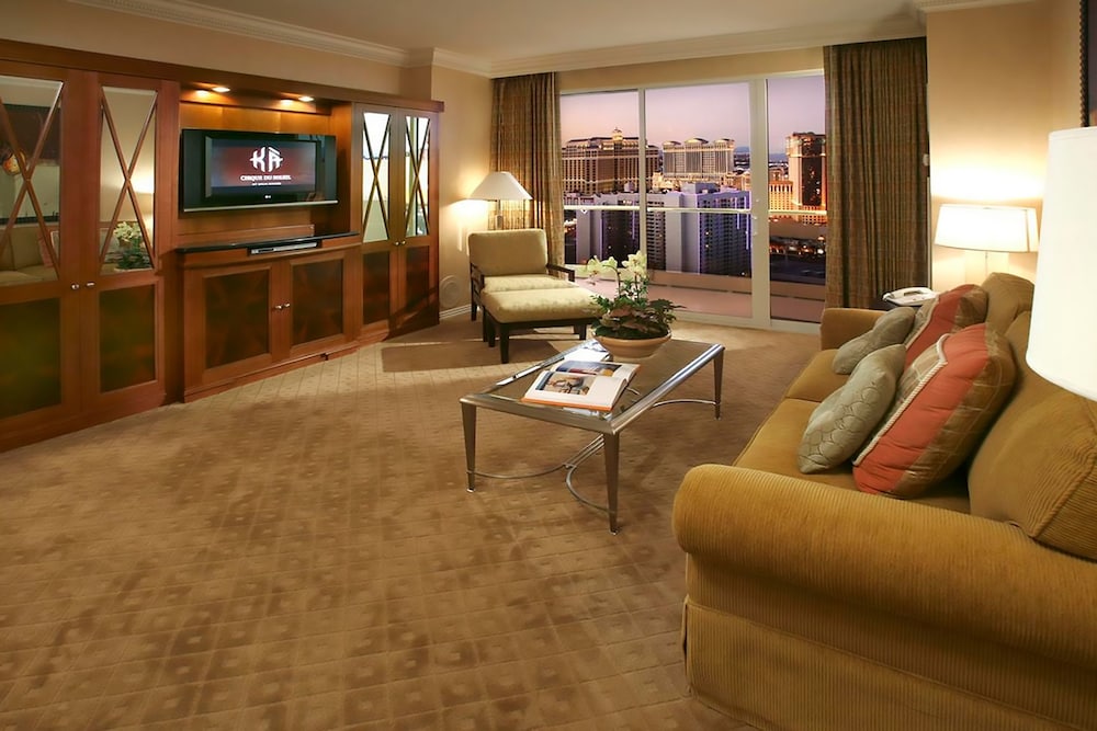 888 One Bedroom Balcony Suite at Signature Condo Hotel - photo 28