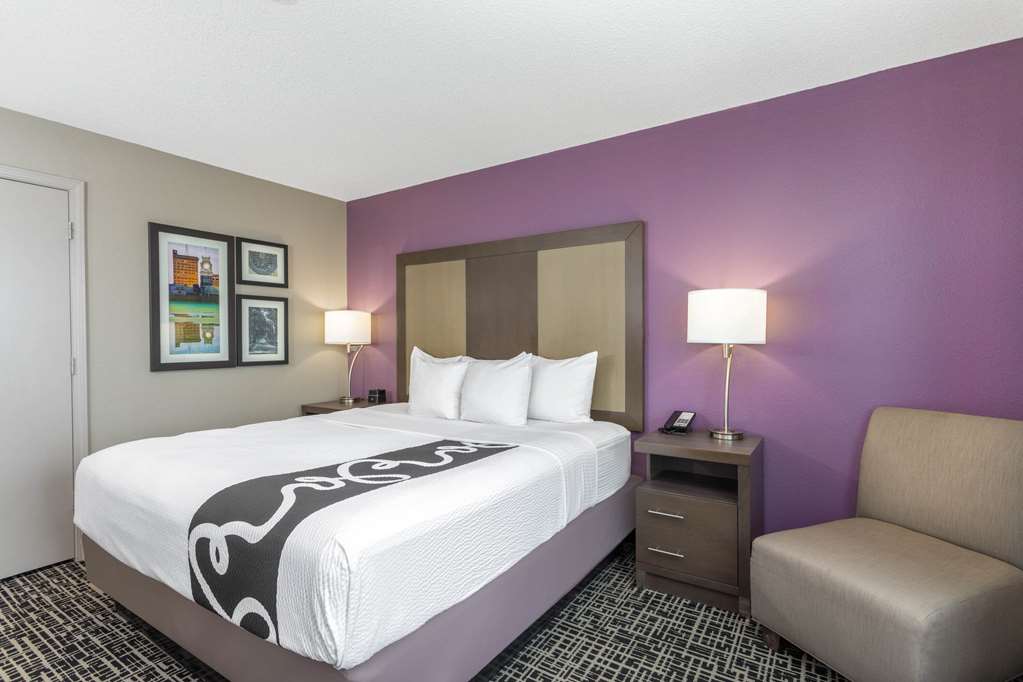 La Quinta Inn & Suites by Wyndham Hopkinsville - photo 28