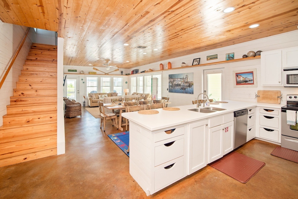 Eleventh Street — 4-Star Luxury Hotel in Port Aransas, United States