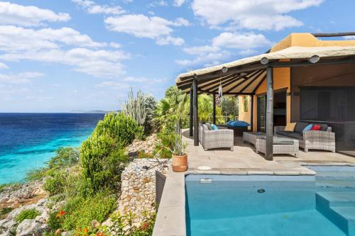 Villa Orange Palm with spectacular sea views and private pool — 4-Star Luxury Hotel in Kralendijk, Bonaire, Sint Eustatius and Saba