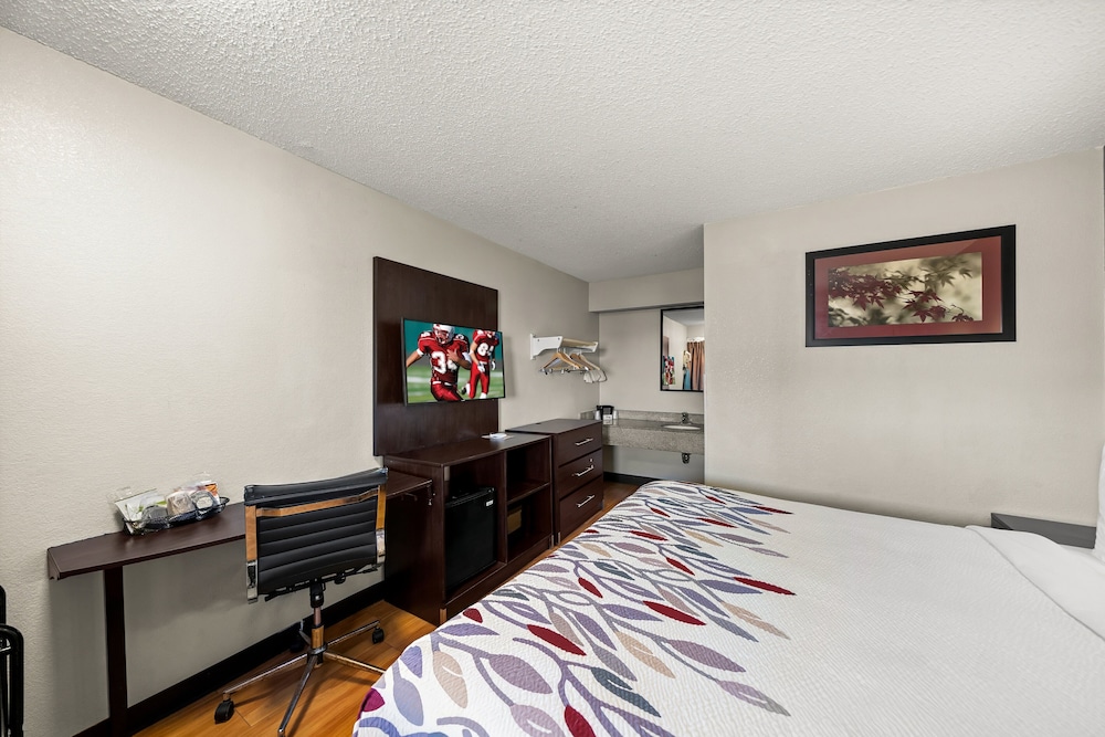 Red Roof Inn Dallas DFW Airport North - photo 13