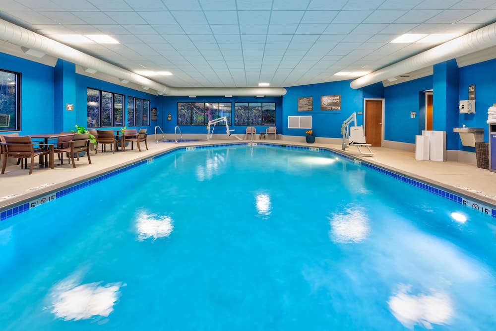 Hampton Inn Traverse City - photo 36