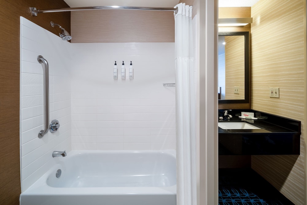Fairfield Inn and Suites by Marriott Denver Aurora Medical Center - photo 21