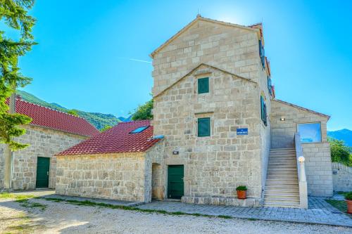 Your Ideal Haven for Serene Relaxation Villa Roglić near Baška Voda — 4-Star Luxury Hotel in Zagvozd, Croatia