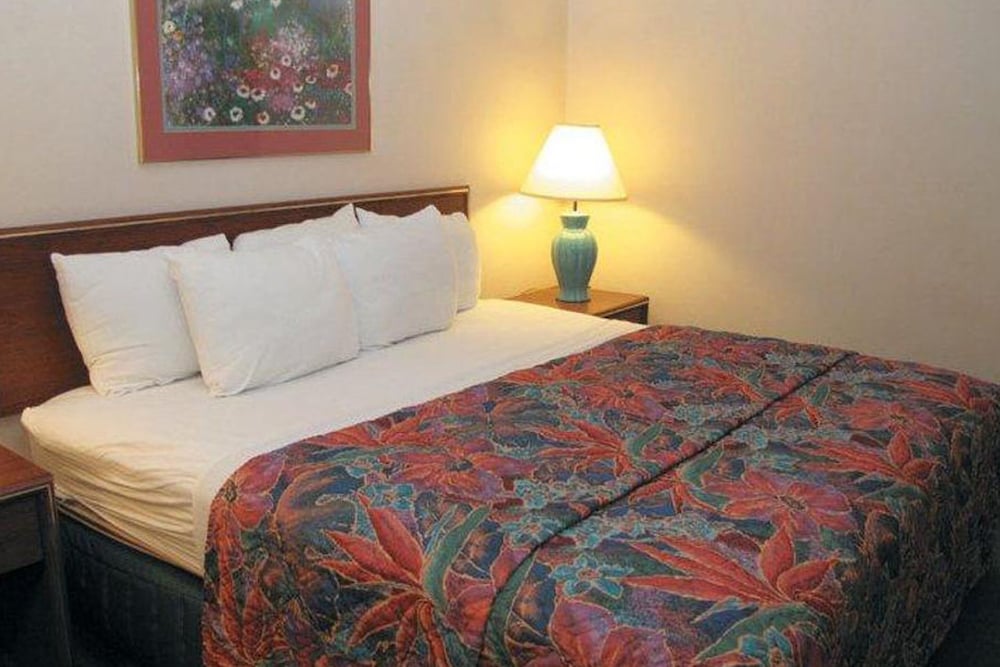 Norwood Inn & Suites by BlissPoint Post Rd Indianapolis - photo 16