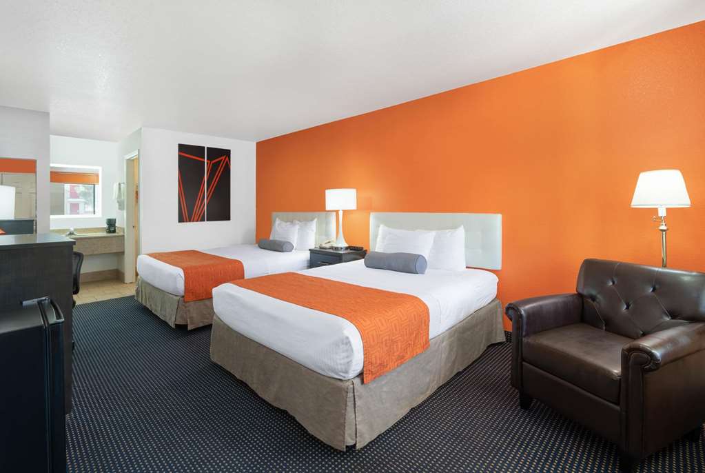 Howard Johnson by Wyndham Holbrook - photo 13