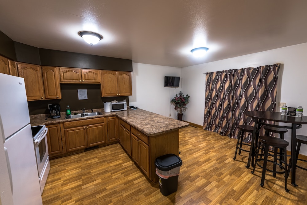 Draft Horse Inn and Suites - photo 8