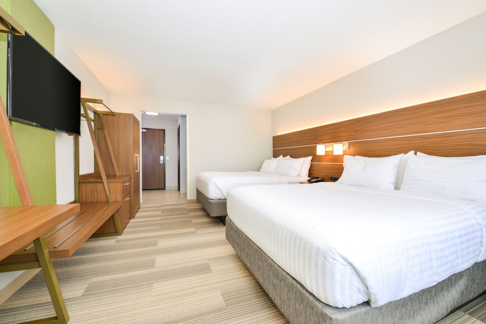 Holiday Inn Express & Suites Salem an IHG Hotel - photo 2