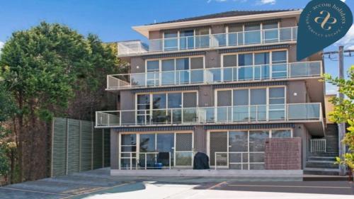 Beachside #7 Close To Beach Accom Holidays in Wamberal, Australia