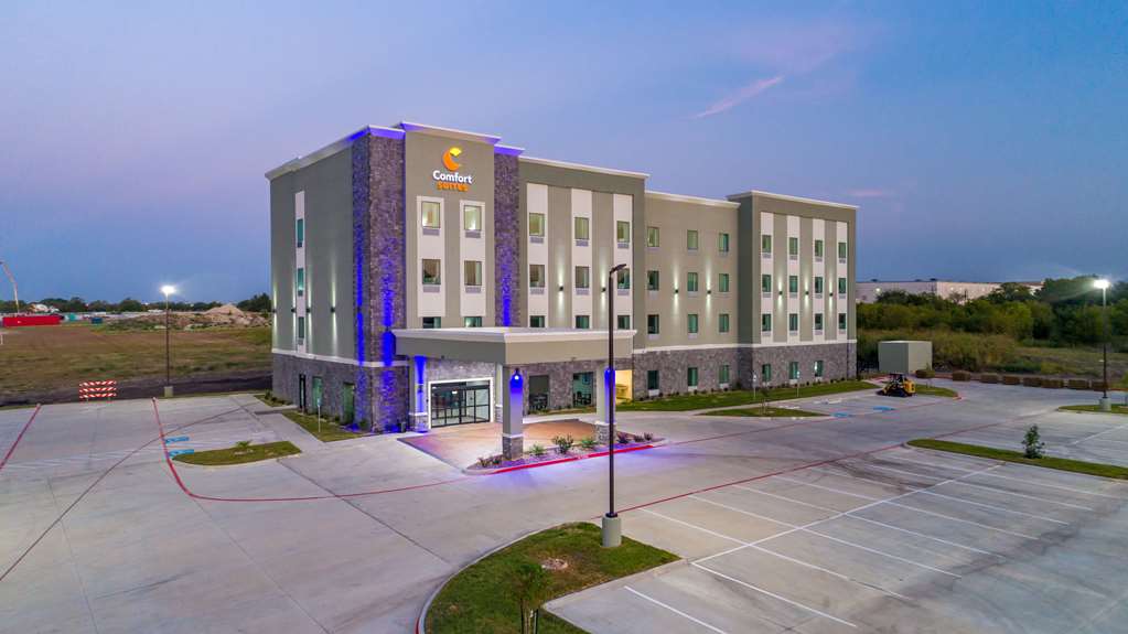 Comfort Suites DeSoto Dallas South - photo 46
