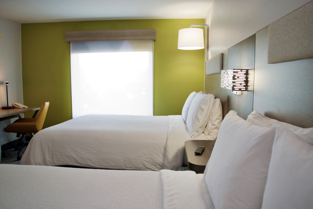 Holiday Inn Express & Suites College Station by IHG - photo 23